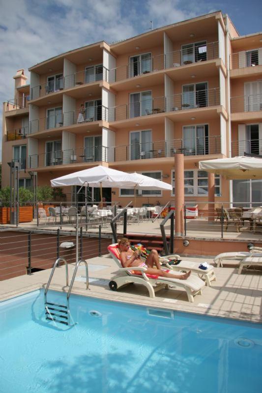 Hotel Tamaris نوفي فينودولسكي المظهر الخارجي الصورة