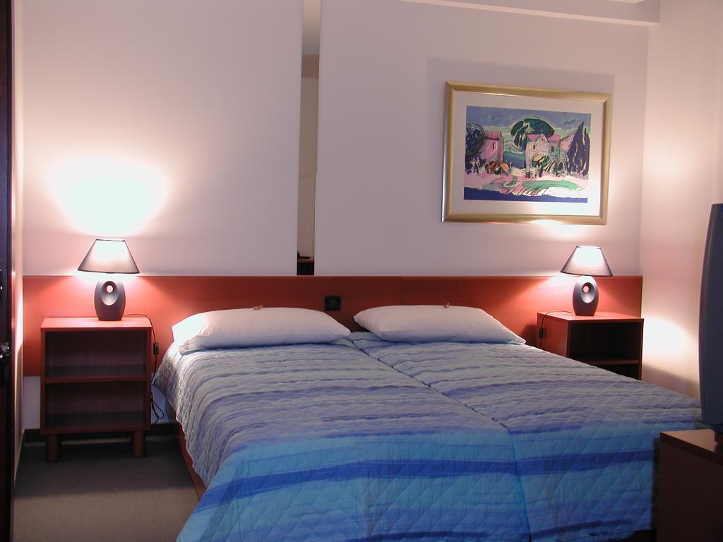 Hotel Tamaris نوفي فينودولسكي الغرفة الصورة